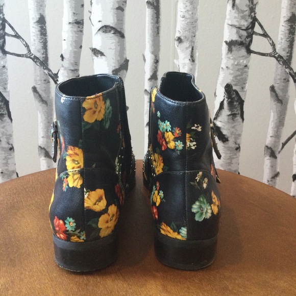 Seraphim Pointy Toe Floral Booties - Picture 6 of 8